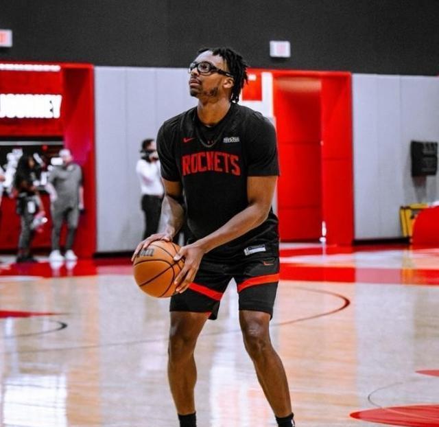 火箭队双向, 合同