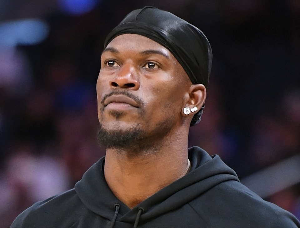 老詹因伤高 老詹因伤高